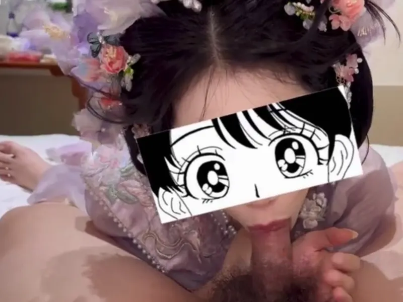 Gái xinh trong bộ đồ cô bé mút cậu bé cực đã